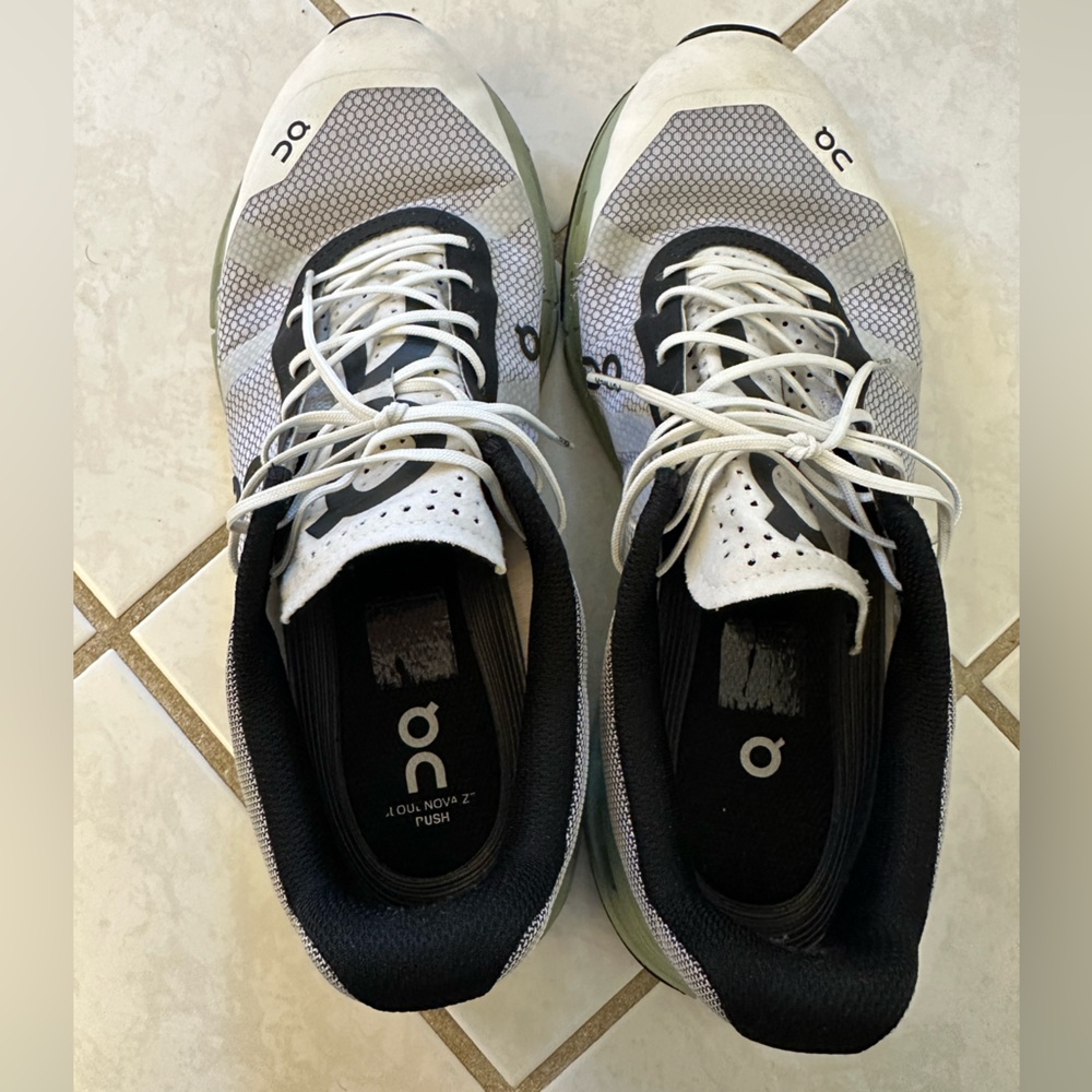 On Running Men's White and Black Athletic Shoes 10.5 M - Picture 2 of 8